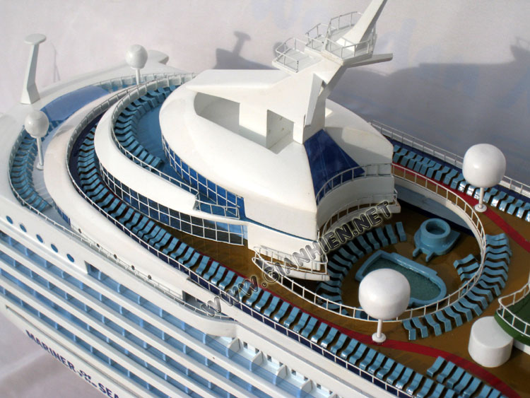 Mariner of the Seas model deck view