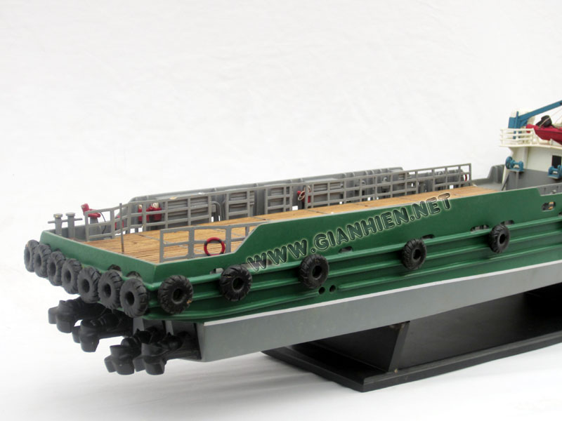 Model Mid Ship
