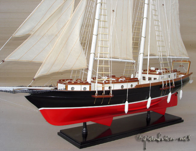 NATHANAEL MODEL YACHT BOAT - FROM BOW