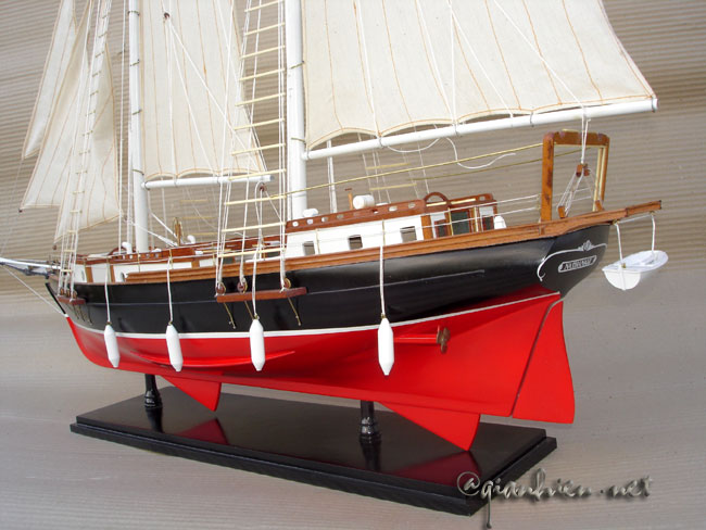 NATHANAEL MODEL YACHT BOAT - FROM STERN