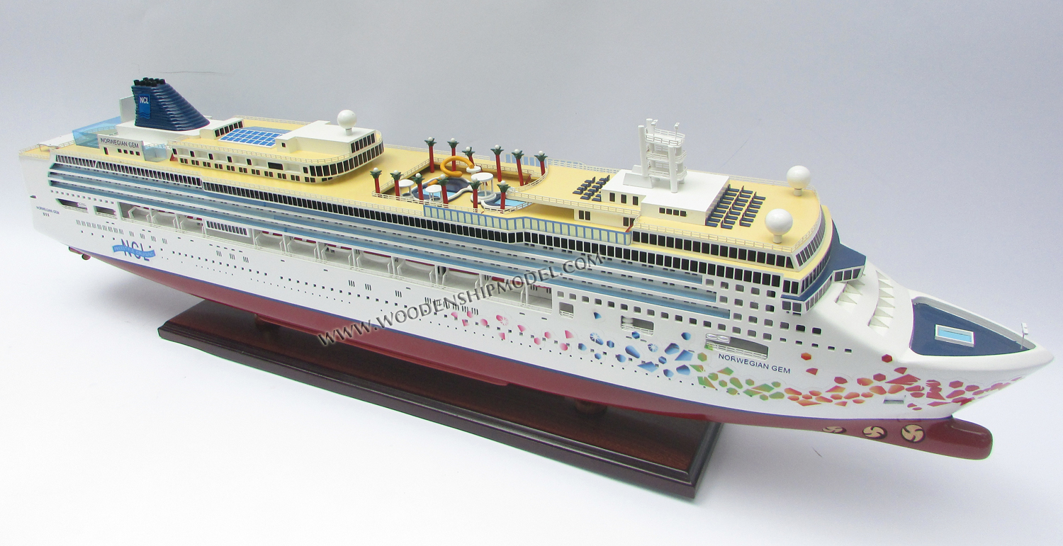 Model cruise ship Norwegian Gem
