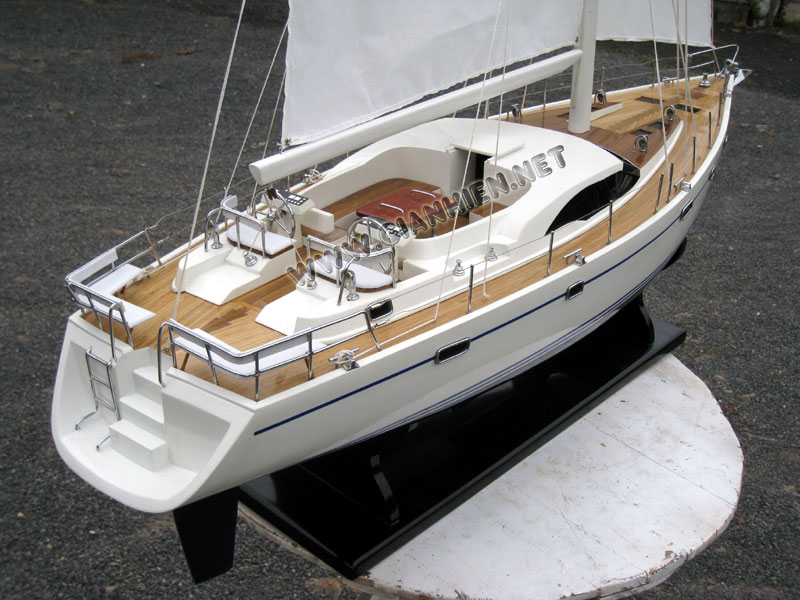 Oyster 72 Model Yacht stern view