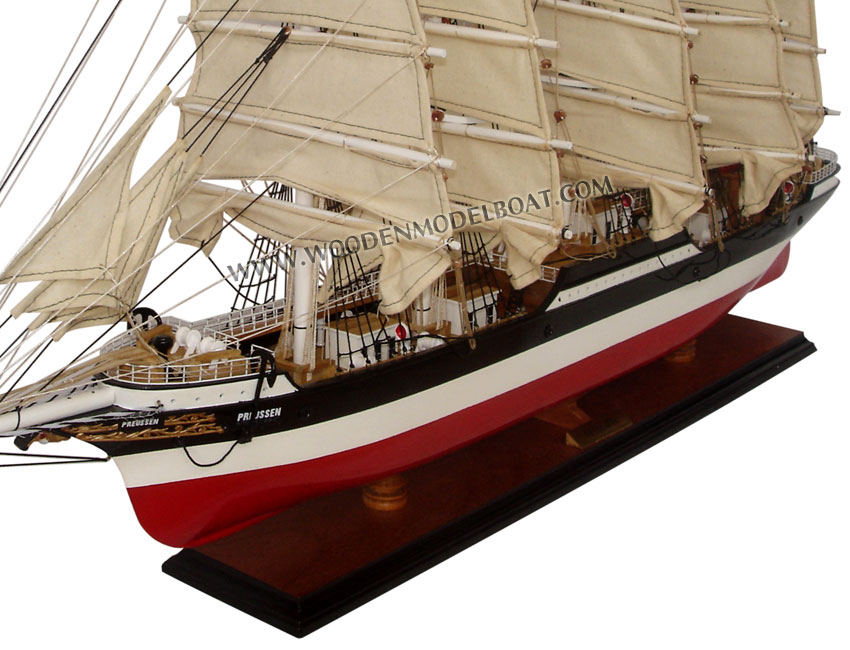 Model ship PREUEN  (PREUSSEN) bow view