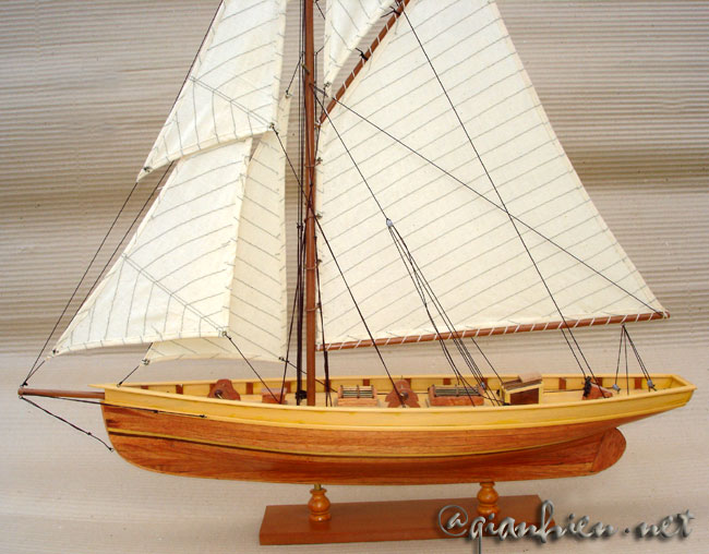 Puritan - 1885 America's Cup defender Model Yacht - Hull