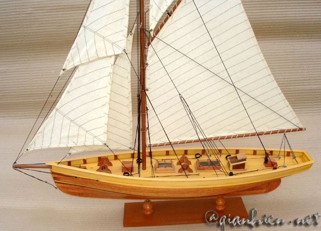 Puritan - 1885 America's Cup defender Model Yacht - Deck