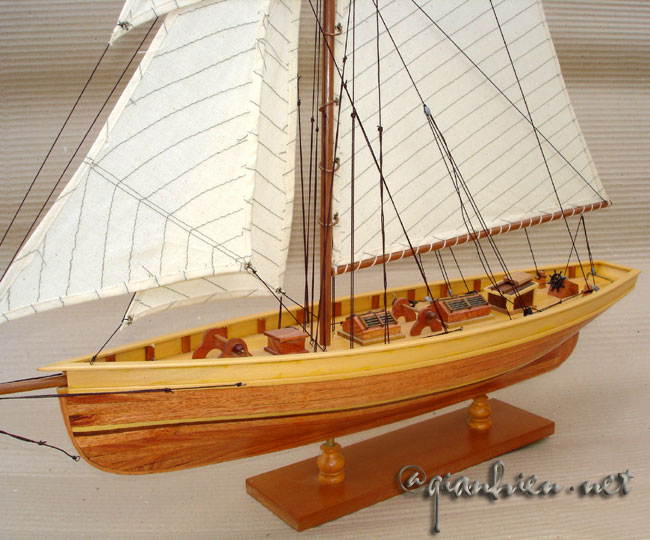 Puritan - 1885 America's Cup defender Model Yacht - from Bow