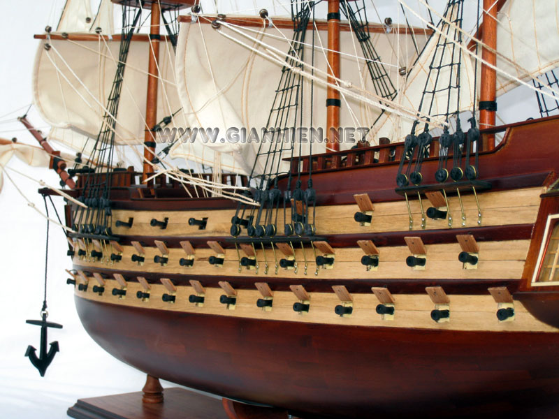 Model Ship Queen Anne's Revenge with Canon Rows