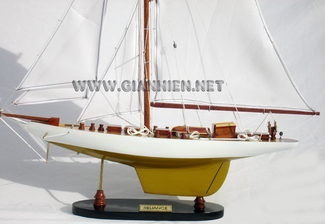 RELIANCE MODEL YACHT HULL - AMERICA CUP 1903