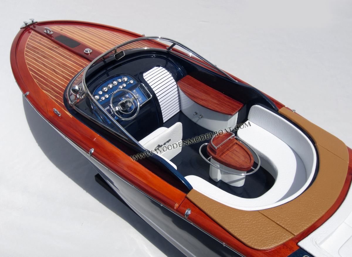 Riva Aquariva model boat