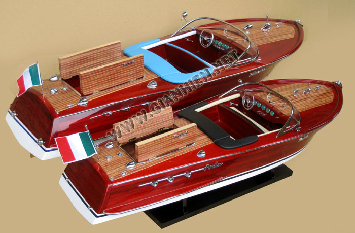 Model Super Riva Ariston  stern view with open hatches