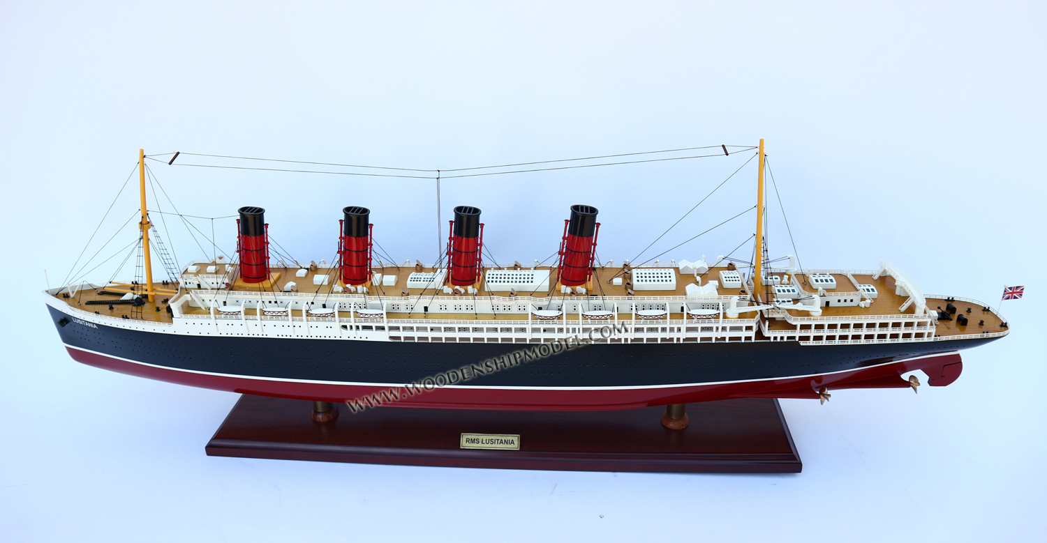 RMS Lusitania deck