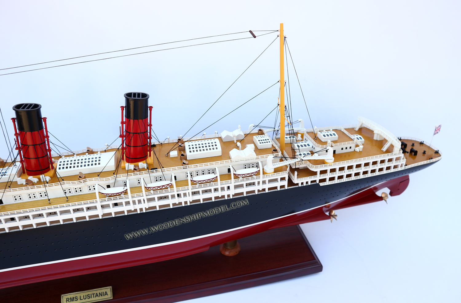 RMS Lusitania bow deck
