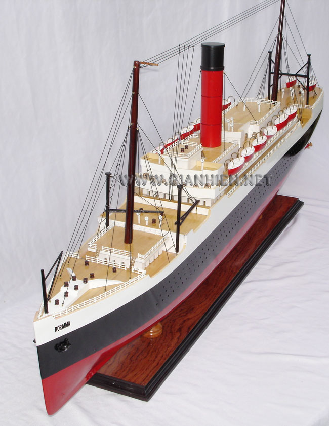 Model Roraima -  a steal hulled Quebec Line steamship