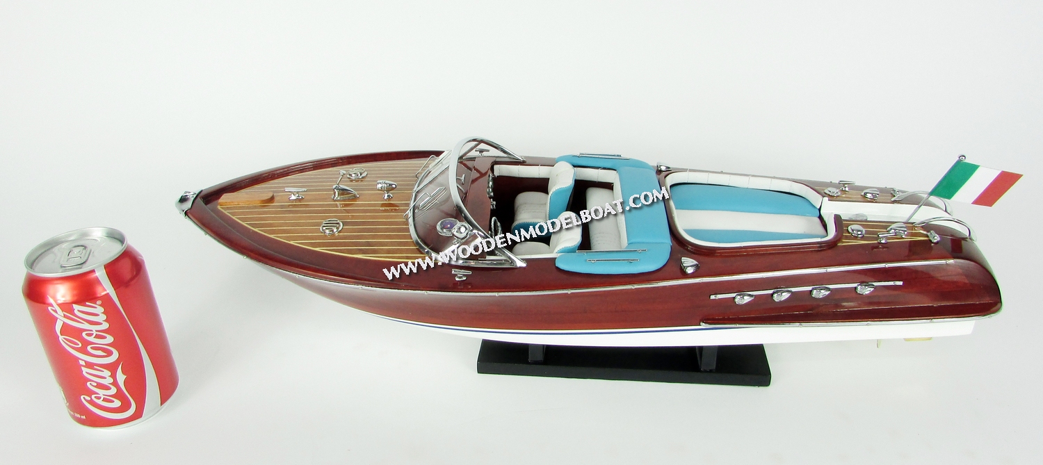 small scale Riva Aquarama model boat