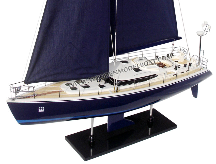 Model yacht Storm 2