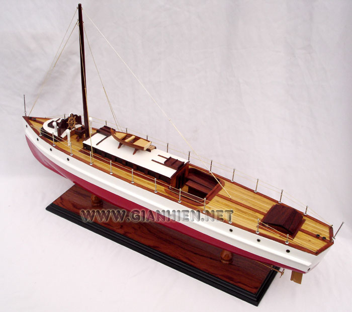 Tournesol Classic Yacht Model from stern