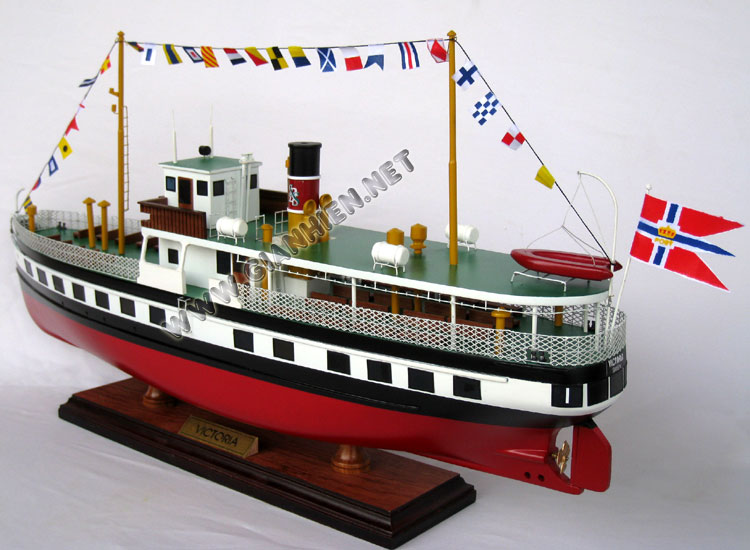 Victoria with signal flags from stern