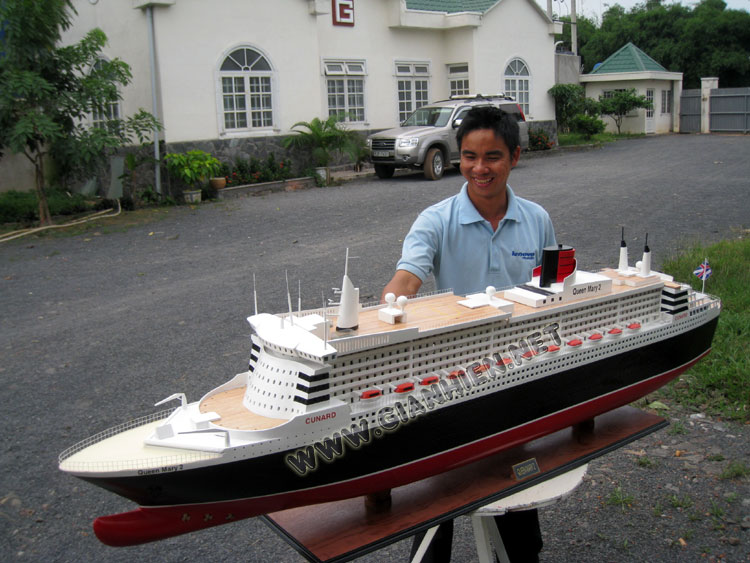 Model Ship Queen Mary 2