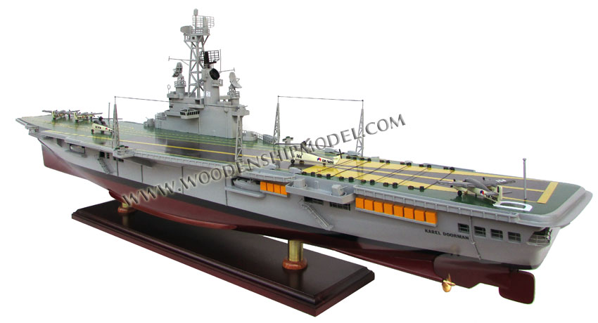 Karel Doorman Aircraft Carrier Model Ready for display - Karel Doorman Vliegdekschip model klaar voor vertoning